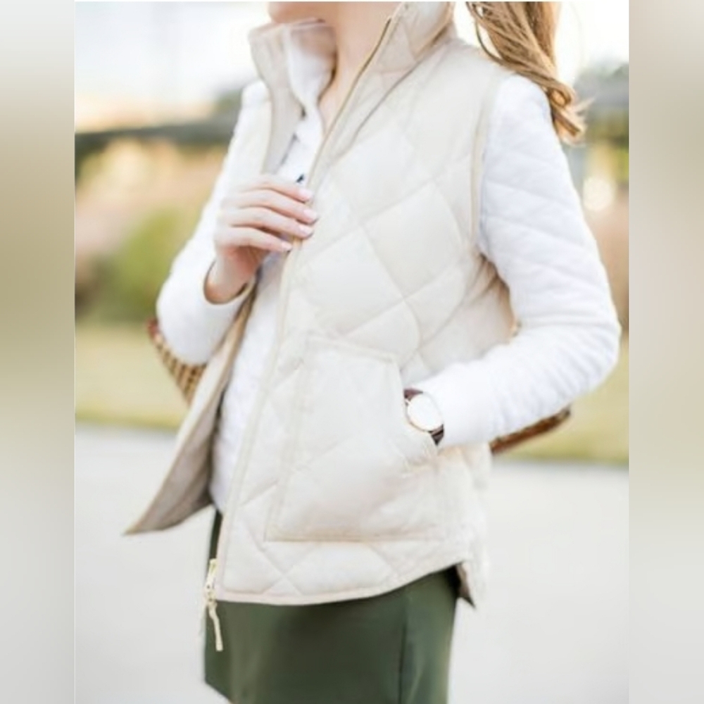 J.Crew Quilted Down Cream Zip Vest Medium Preppy Athliesure Gorpcore 246